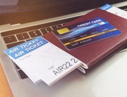 Vannak olyan bankkártyák és hitelkártyák, amelyekkel a vásárlásaid után visszatérítés vagy éppen kedvezmény is járhat.