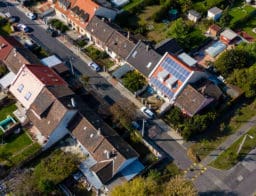 napkollektor - napelem budapesti kertvárosi ház tetőjén - éves elszámolás változik
