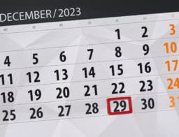 2023. december 29. határidő bejelölve egy naptárlapon
