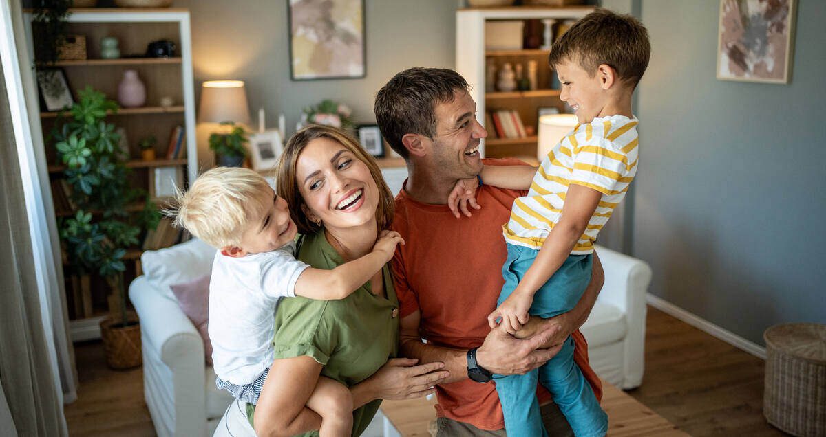 magyar család, aki egyszerre igényli a CSOK Pluszt, az Otthon Start Program keretében biztosított FIX 3 százalékos kölcsönt és a kistelepüléseken nyújtható otthonteremtési családi kedvezményeket