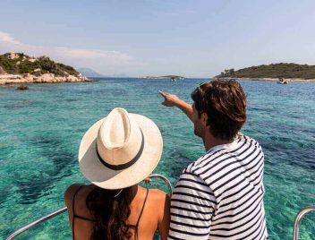 fiatal pár horvátországi nyaraláson, online váltottak devizát