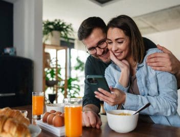 fiatal pár közös számlát nyit az otp-nél