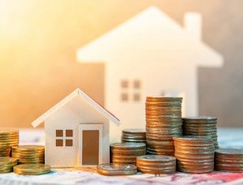 Makettház pénzérmékkel