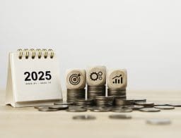 2025-ös naptár, pénz, önkéntes nyugdíjpénztárak adóvisszatérítése