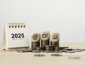 2025-ös naptár, pénz, önkéntes nyugdíjpénztárak adóvisszatérítése
