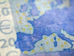 Európa térkép, euró, lakáshitel kamat