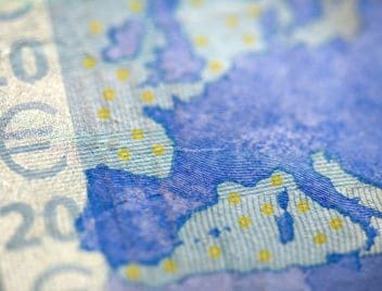Európa térkép, euró, lakáshitel kamat