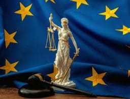 Európai Bizottság, magyar állampapírok adómentessége, bíróság, Justitia